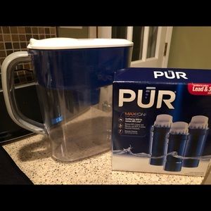 Pur water pitcher and 2 replacement filters
